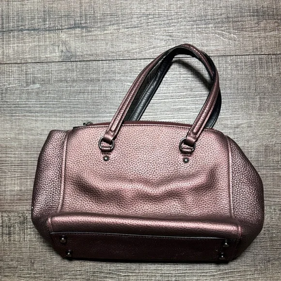 Coach Stanton Carryall 26 in metallic pebbled leather. - Picture 2 of 15